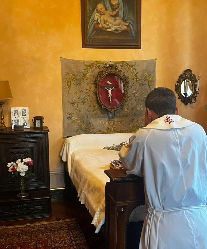 el padre tomás estuvo en la casa de Pier cuando fue su día, que lujo.